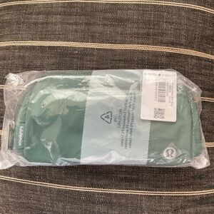 NWT Lululemon Athletica Medium Dark Forest Everywhere Belt Bag
